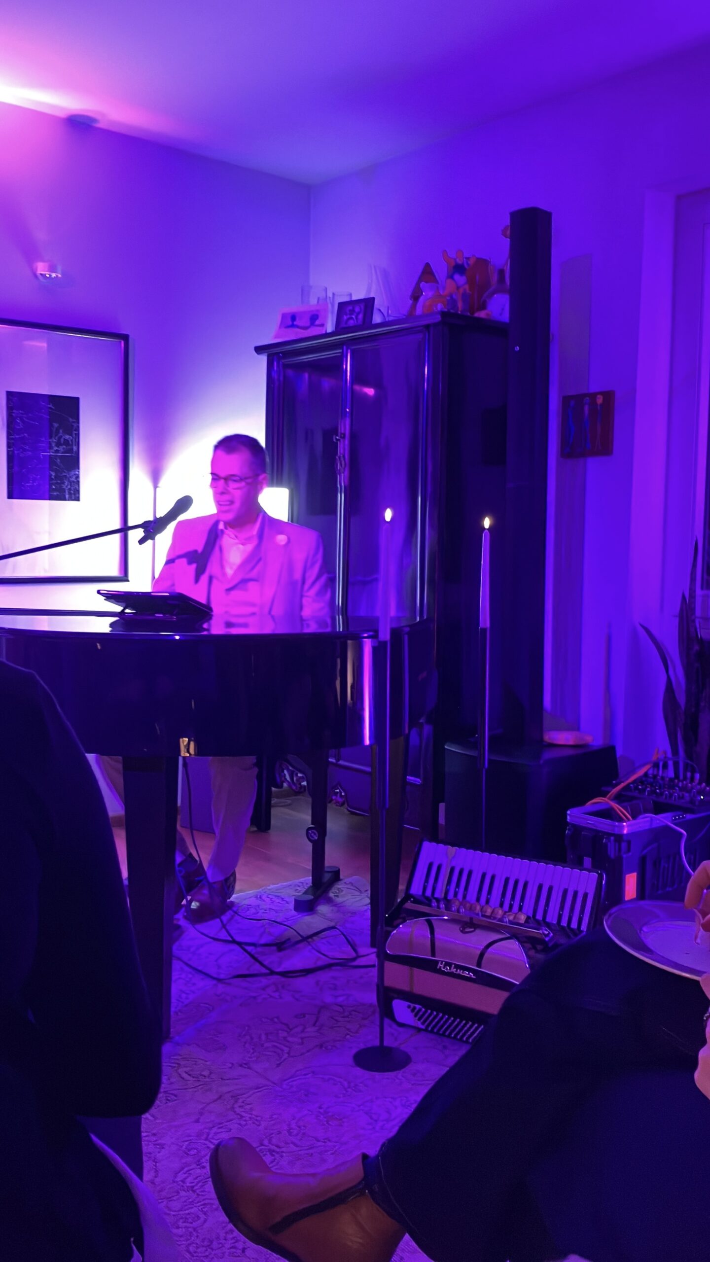 Du betrachtest gerade Vorpremiere im Wohnzimmer: Ein Abend voller Nähe und musikalischer Momente